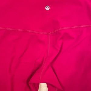 Hot pink lululemon aligns 25”
